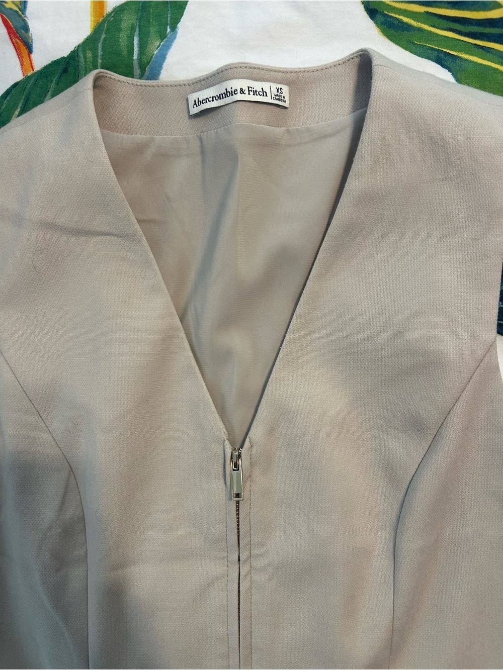 Abercrombie & Fitch Tailored Zip Vest - Picture 3 of 5